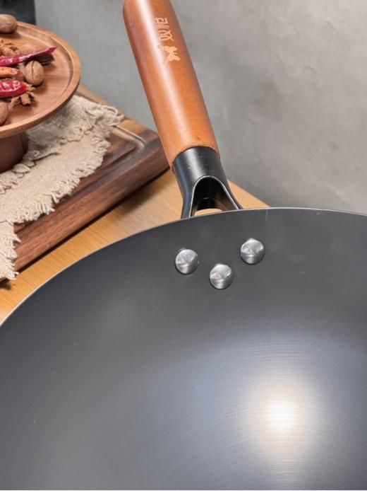 ✨【品牌直发、年度钜惠】🔥双枪臻品爆炒铁锅！！新品首发限时疯抢💰元起！ 💕这口锅，老厨师私藏半辈子，妈妈们抢着囤货！ 商品图5