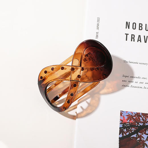 【9.9抢❗8字形盘发发夹】磨砂盘发鲨鱼夹，简约气质抓夹，多发量也能夹住，耐摔耐用，后脑勺发抓夹子女鲨鱼夹鸭嘴夹发饰品QQ 商品图8