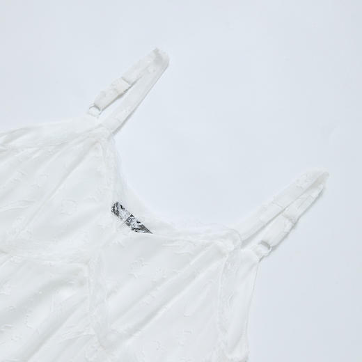 西遇蕾丝花边V领吊带裙女夏季荷叶边不规则裙摆连衣裙V1550965 商品图5