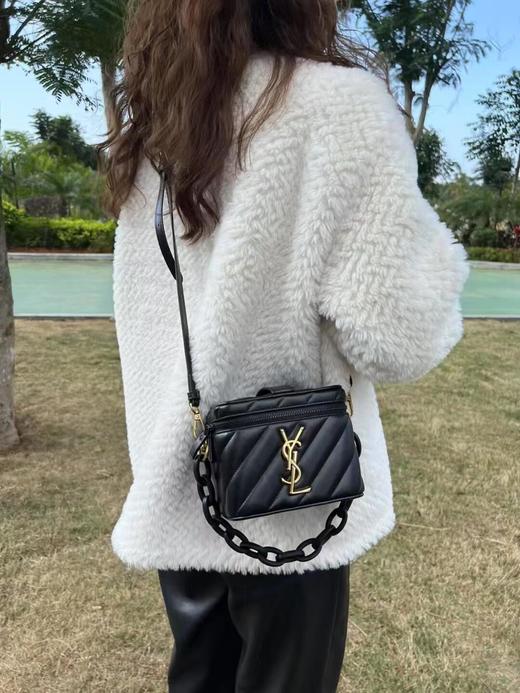 【YSL方盒包包】专柜赠品化妆包改造成品!简直不要太好看!手提十斜挎十单肩三种背法质量也很OK容量很大 可以装下日常带出门的小用品，上面还有小镜子心 真的不要太方便 商品图1