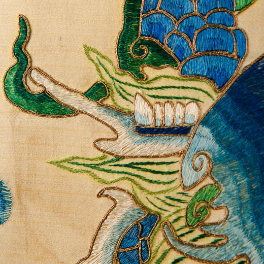 清代“龙戏珠”宫廷刺绣 商品图14