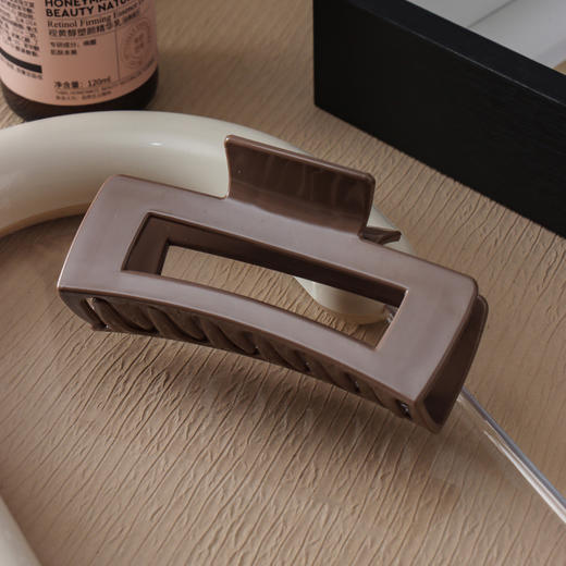 【9.9抢❗软质硅胶鲨鱼夹】安全系数满分，弯曲不断裂，耐用耐摔，大尺寸容纳更多发量，软硅胶发夹鲨鱼夹发卡柔软防撞保护后脑夹头发抓夹QQ 商品图7