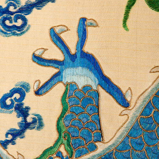 清代“龙戏珠”宫廷刺绣 商品图9