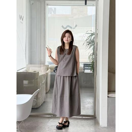 2025新品 佳佳同款【晚风电台】圆领无袖简约感素雅上衣+松紧腰立体缝线半裙 商品图1