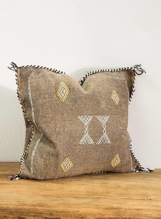 伽罗 JALO 摩洛哥进口手工龙舌兰丝抱枕【棕褐色&褐色】约50x50cm 商品图0