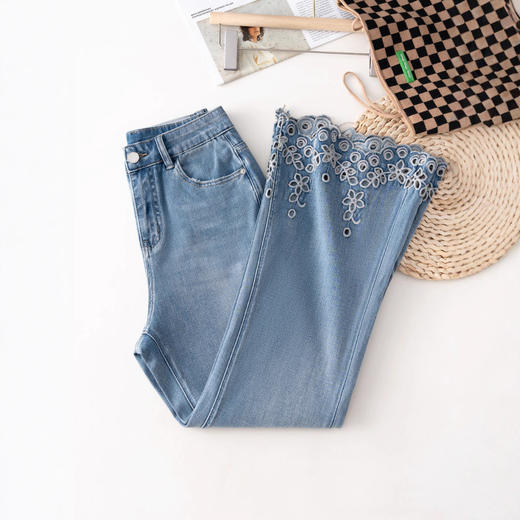 「自」全新升级【铂金会员201/天猫269/差价68】(63011)洛诗琳夏季薄款刺绣镂空微喇裤2025夏季弹力显瘦牛仔九分裤 商品图1