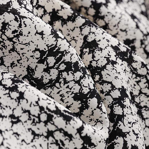 「高货wl」全新升级【铂金会员358/天猫479/差价121】(84636)洛诗琳法式清新浪漫小白花连衣裙2025夏季V领荷叶边裙子 商品图3