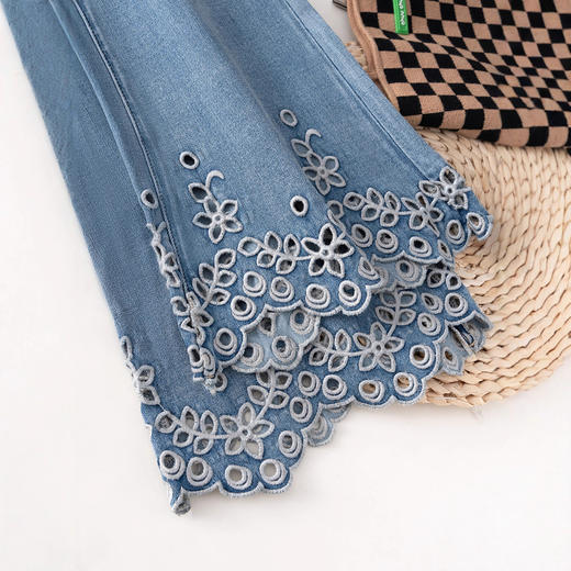 「自」全新升级【铂金会员201/天猫269/差价68】(63011)洛诗琳夏季薄款刺绣镂空微喇裤2025夏季弹力显瘦牛仔九分裤 商品图2