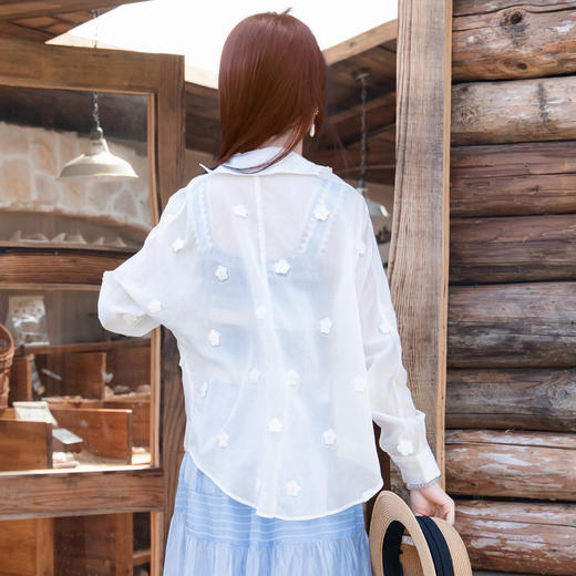 谜底V领提花衬衫长袖女2025秋季新款前短后长宽松衬衣257MC7834 商品图2