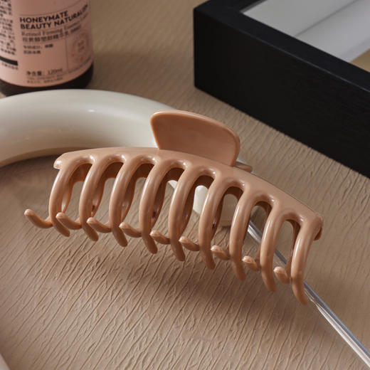 【9.9抢❗软质硅胶鲨鱼夹】安全系数满分，弯曲不断裂，耐用耐摔，大尺寸容纳更多发量，软硅胶发夹鲨鱼夹发卡柔软防撞保护后脑夹头发抓夹QQ 商品图13