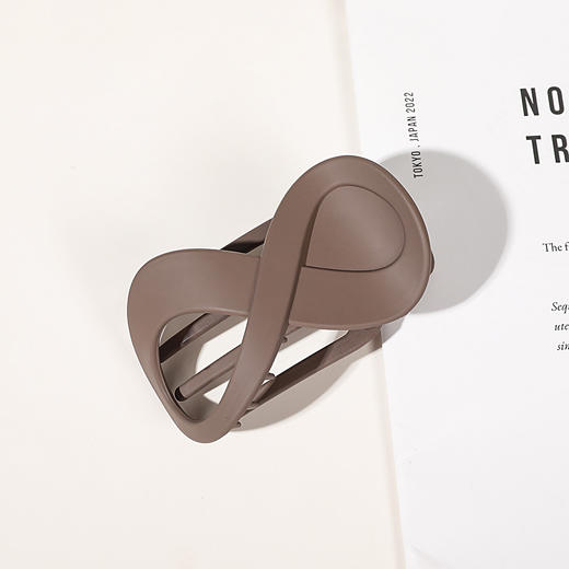 【9.9抢❗8字形盘发发夹】磨砂盘发鲨鱼夹，简约气质抓夹，多发量也能夹住，耐摔耐用，后脑勺发抓夹子女鲨鱼夹鸭嘴夹发饰品QQ 商品图6