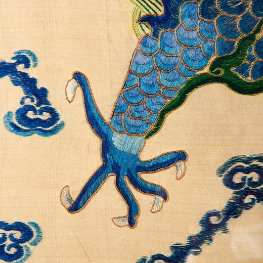 清代“龙戏珠”宫廷刺绣 商品图10