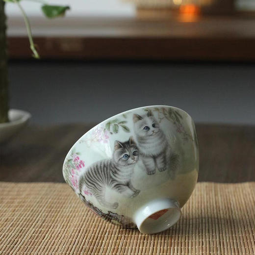 一儒堂粉彩猫咪鸡心杯 商品图2