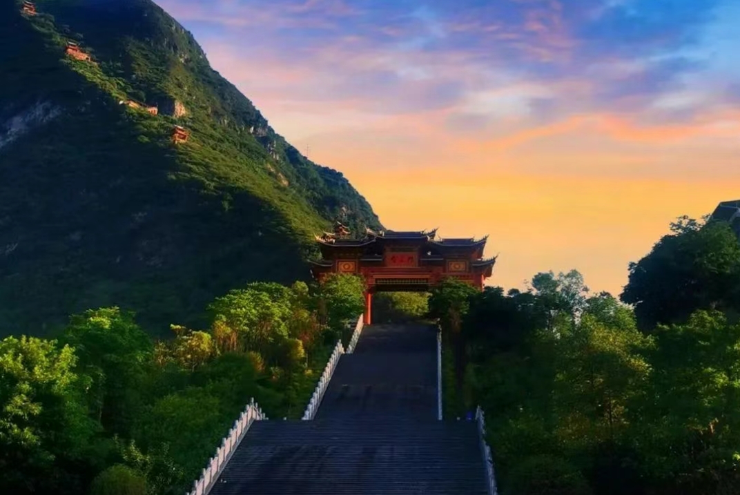 19.9元抢背峰山徒步活动火热来袭!快来查看这份峨边徒步攻略吧~