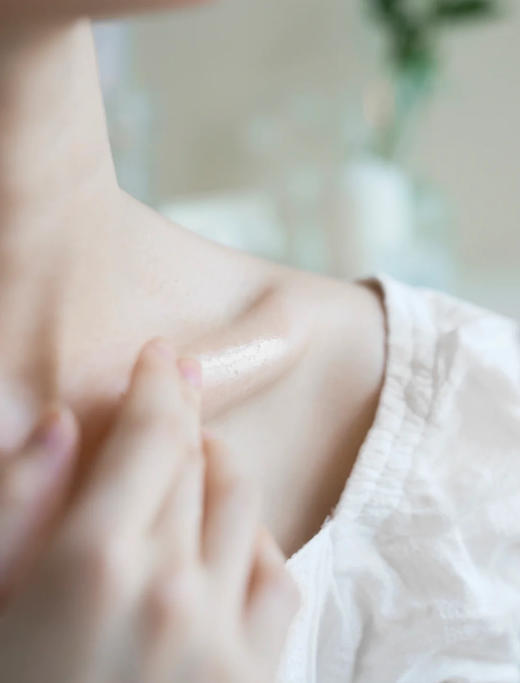 【ROOTH玫瑰身体精油】把保加利亚玫瑰庄园  揉进每一寸肌肤里  头到脚深层滋养肌肤。掉渣皮也能拥有温润肌 商品图6