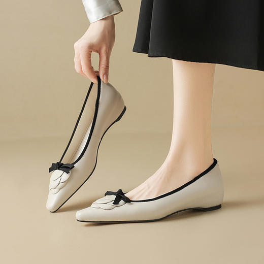 【预售5天】超软羊皮小香风山茶花朵粗跟单鞋方头仙女风浅口法式内增高小皮鞋YS&7231 商品图1