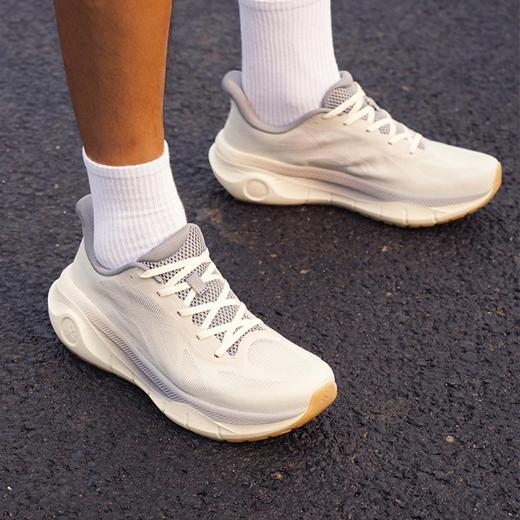 【厚底科技 前后双翘弧形结构】必迈远征者厚道跑步鞋 发泡加厚中底 轻弹持久超舒适 商品图3