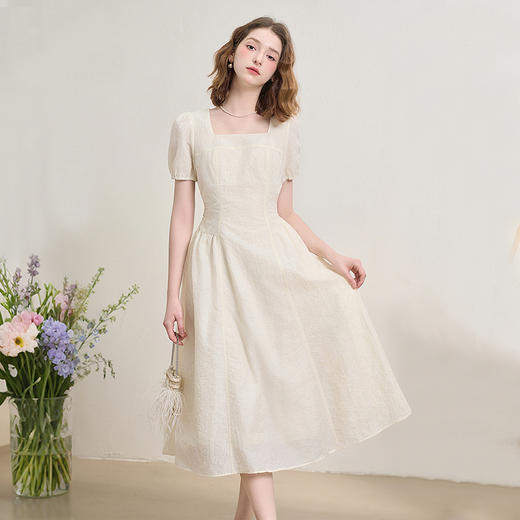 西遇法式气质方领泡泡袖连衣裙女秋季收腰显瘦度假长裙V2451093 商品图2