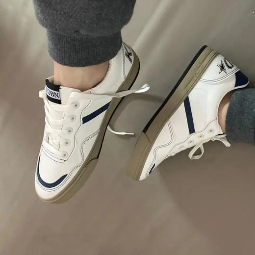 男女情侣款撞色复古系带低帮休闲板鞋 商品图1