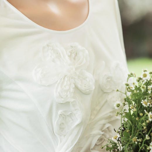 【林栖设计小店】（现货）【林栖推荐】重工立体花朵显瘦上衣100%纯棉白色T恤N1953175 商品图1