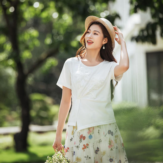 【林栖设计小店】（现货）【林栖推荐】重工立体花朵显瘦上衣100%纯棉白色T恤N1953175 商品图0