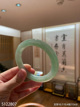5122807，手镯，圈口54.8。具体价格微信咨询