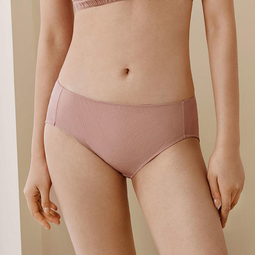 金三塔桑蚕丝裸感内裤女宽松透气舒适包臀中腰三角裤内衣(私密物品不支持退换货) NZFFC202 商品图1