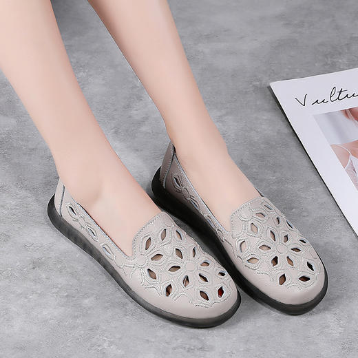 泉州 复古花纹镂空浅口休闲女鞋 商品图1