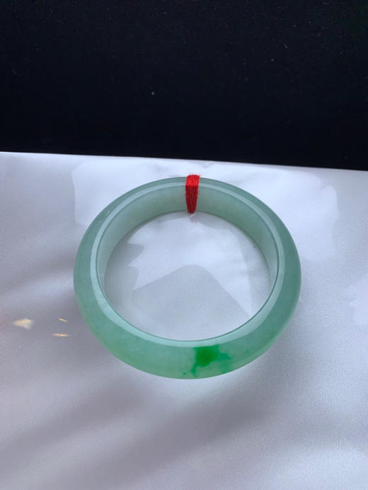 620496，52冰辣绿色手镯，冰甜绿底色，飘一抹辣绿色，干净清爽 商品图4