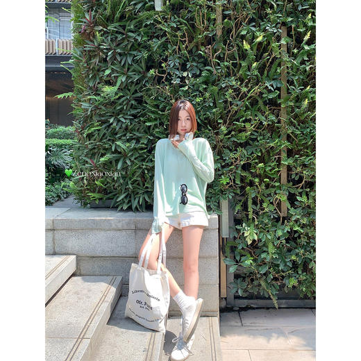 <曾小咸推荐>温柔风后背镂空设计感长袖T恤【预售款，预计3-15天发货】 商品图3