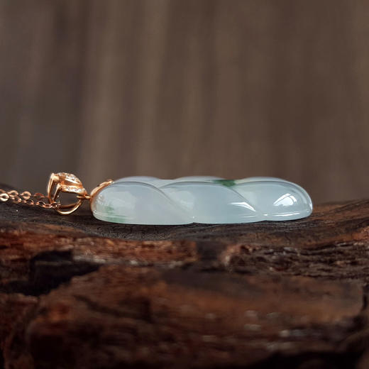 【天然正品】A货翡翠AU750玫瑰金镶钻镶天然细腻冰种金枝玉叶白底飘绿翡翠吊坠项链41.4*22.9*5.7MM（皆取最大值）女士现售价：12800！010725AH32 商品图8