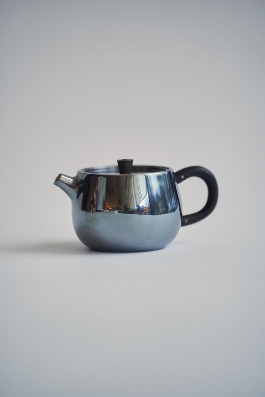 守艺 · 一张打口银壶(玄紫色)  长宽高约为9.2*6*4.8 克重约89克 90 毫升 商品图1