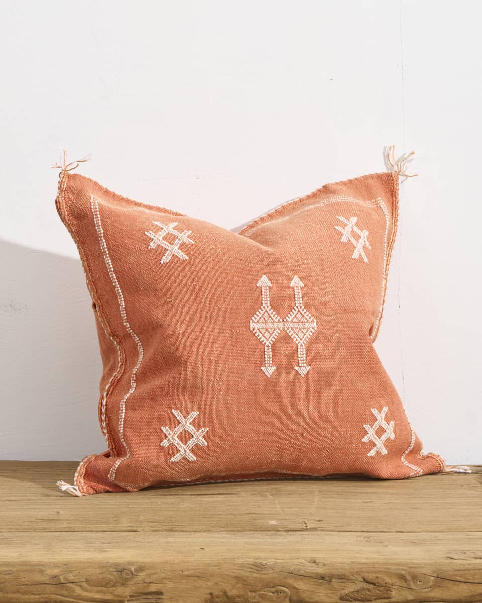 伽罗 JALO 摩洛哥进口手工龙舌兰丝抱枕【橘色&橘红色】约50x50cm