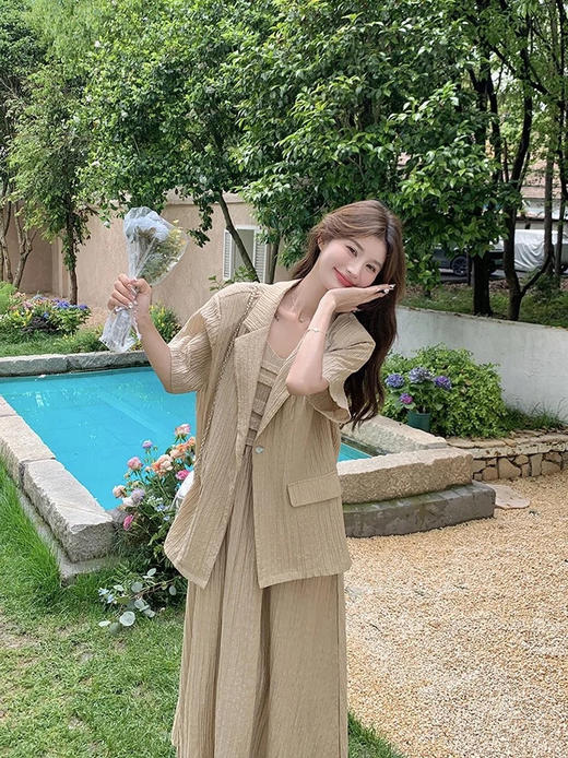 严选 | 百褶西装短袖吊带连衣裙套装 米驼色 M-2XL码（80-160斤）通勤穿搭 高端面料 6043 商品图1