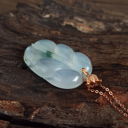 【天然正品】A货翡翠AU750玫瑰金镶钻镶天然细腻冰种金枝玉叶白底飘绿翡翠吊坠项链41.4*22.9*5.7MM（皆取最大值）女士现售价：12800！010725AH32 商品图6