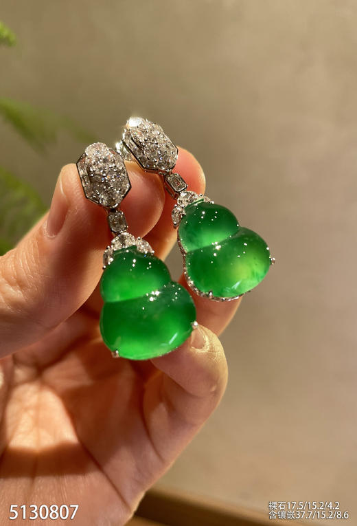 玻璃种艳绿葫芦耳坠【5130807】具体价格微信咨询 商品图1