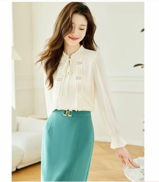 【新品推荐】压褶手工钉珠花边领肌理纹长袖小衫-喜出 商品图3