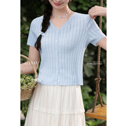 鹿向南「清川织夏」浅蓝色韩系V领针织衫女夏薄款设计感短袖上衣 商品图3