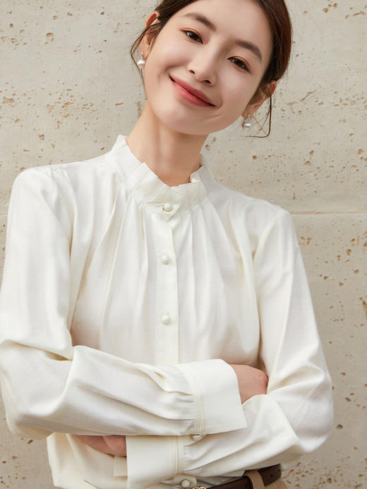 优雅通勤首选！ 白色立领褶皱衬衫，尽显知性气质 商品图0