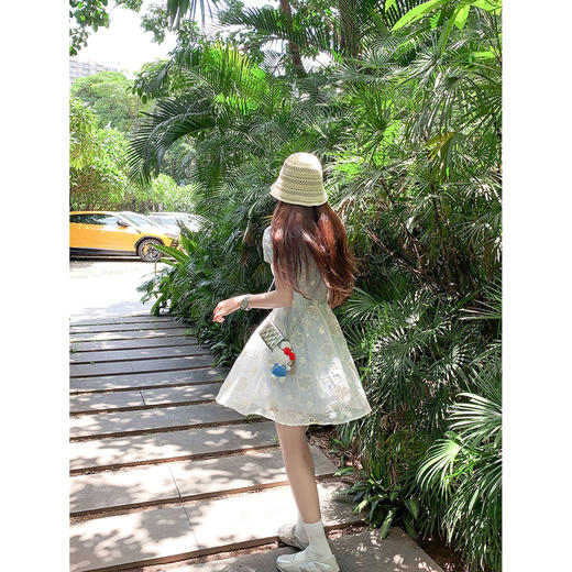 <曾小咸推荐>现货秒杀！微信超特价！法式气质V领蕾丝镂空连衣裙 长款 日常269.99  立减140 秒杀129.99！ 短款 日常229.99 立减100 秒杀129.99！ 商品图4