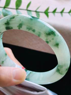 62-63圈口正圈翡翠手镯