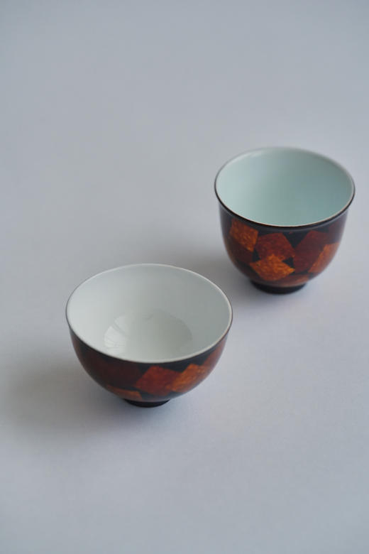 守艺 · 大漆贴金箔杯(闻香杯、品茗杯)  闻香杯长宽高约6*6*5 约65ml 品茗杯长宽高约6.8*6.8*4.5 容量约65ml 商品图1