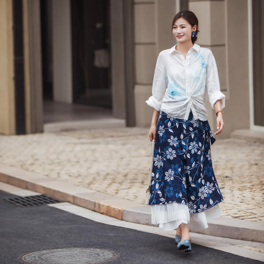 【林栖设计小店】【手工钉花】苎麻衬衣扭结设计感2025秋季新款修身上衣女F1953201 商品图2