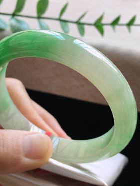 55-56圈口正圈翡翠手镯