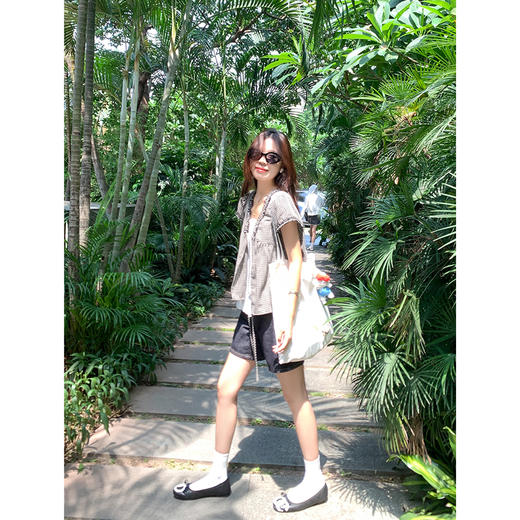 <曾小咸推荐>现货秒杀！微信超特价！韩系木耳边V领格子泡泡袖衬衫 日常189.99 立减110 秒杀79.99！ 商品图4