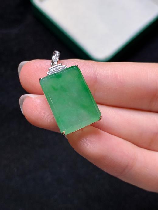 平安无事牌翡翠吊坠 商品图2