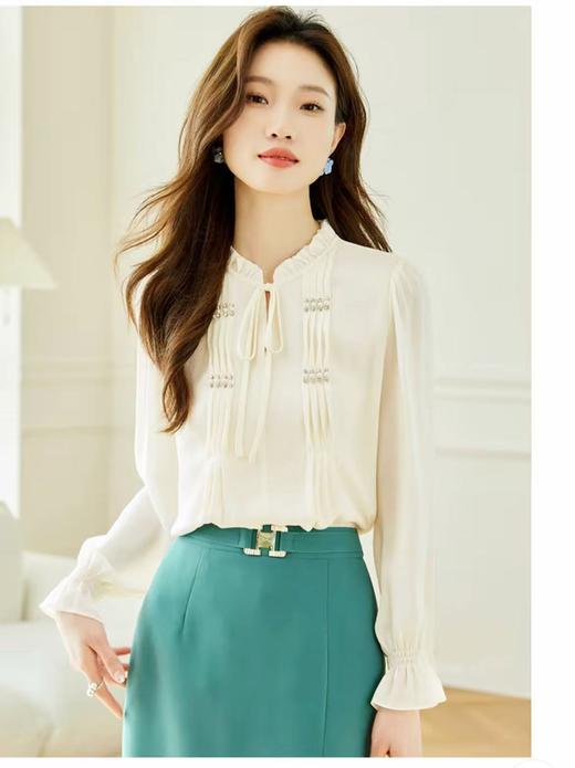 【新品推荐】压褶手工钉珠花边领肌理纹长袖小衫-喜出 商品图4