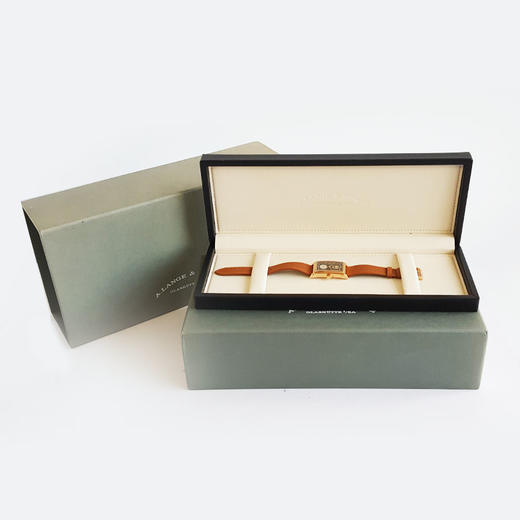 【95新】A. Lange & Söhne 朗格卡巴莱系列107.031手动机械机芯27*43MM（含表耳）大日历030725NJS08 商品图1