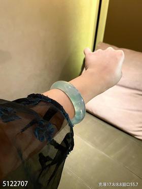 5122707，手镯，圈口55.7。具体价格微信咨询