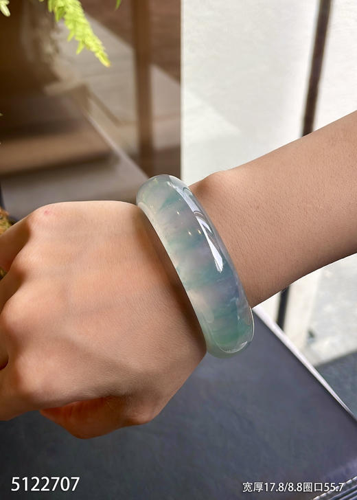 5122707，手镯，圈口55.7。具体价格微信咨询 商品图5